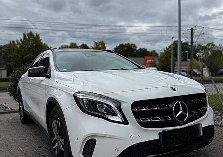 Mercedes-Benz GLA 180 DCT -