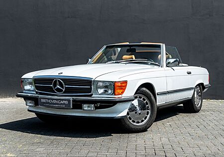 Mercedes-Benz SL 560 im TRAUMZUSTAND in ARKTISWEIß