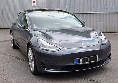 Tesla Model 3 Allradantrieb mit Dualmotor Long Range A