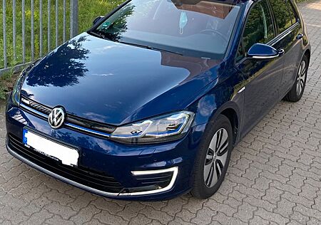 VW Golf Volkswagen E- (CCS,ACC, Wärmepumpe...)