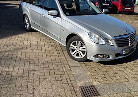 Mercedes-Benz E 220 CDI T BlueEFFICIENCY ELEGANCE ELEGANCE