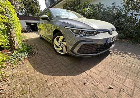 VW Golf Volkswagen 1.4 TSI GTE DSG LED NAVI 8fach bereift