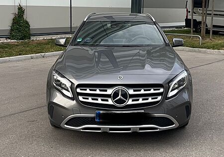 Mercedes-Benz GLA 180 DTC + Apple Car Play