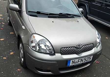 Toyota Yaris 1.0 Sol sol