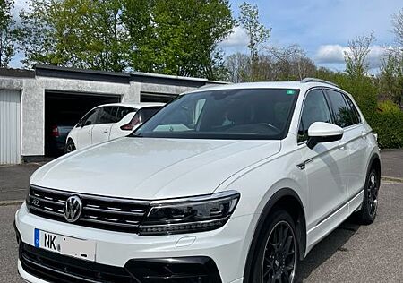 VW Tiguan Volkswagen 2.0 TDI 2x R-Line Panorama, LED, DSG, Standheiz