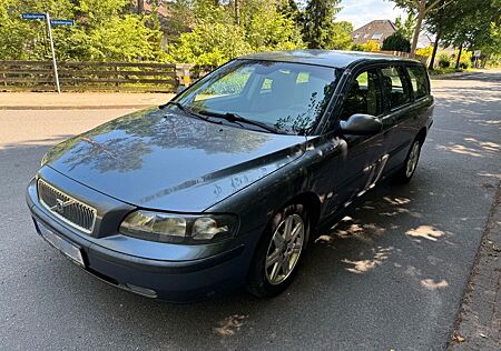 Volvo V70 2.4 D5 1 Vorbesitzer Scheckheftgepflegt AHK