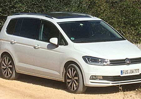 VW Touran Volkswagen 2.0 TDI SCR Highline, PANO,NAVI,Standheiz