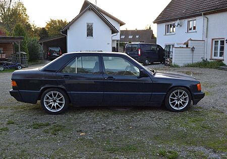 Mercedes-Benz 190 E