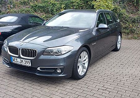 BMW 528i xDrive Touring A Luxury Line Luxury Line