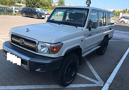 Toyota Land Cruiser GRJ 76 LX V6 Verlängert