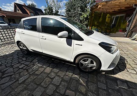 Toyota Yaris Hybrid Y20 Team D