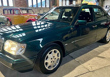 Mercedes-Benz 220 220E W124 150PS 5-Gang Turmalingrün TOP Zust. H