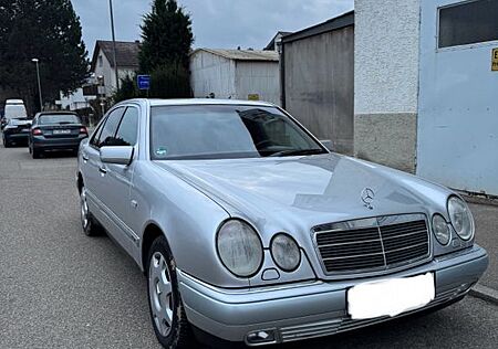 Mercedes-Benz E 320