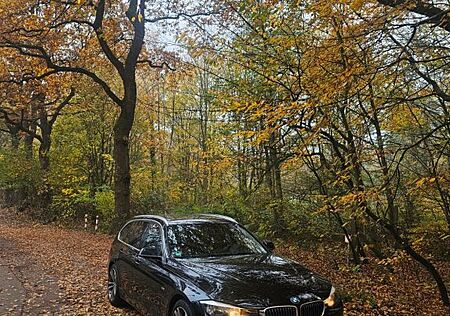 BMW 320i Touring Luxury Line Luxury Line