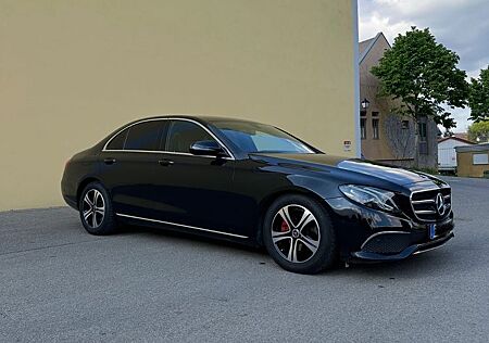 Mercedes-Benz E 220 Avantgarde 360° Cam LED Vollleder Tüv Navi