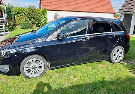 Mercedes-Benz B 180 -schwarz, sehr gepflegt