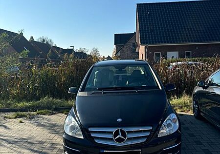 Mercedes-Benz B 180 BlueEFFICIENCY - TÜV NEU