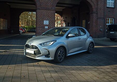 Toyota Yaris 1.5-l-VVT-i Hybrid CVT Team Deutschlan...