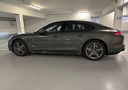 Porsche Panamera 4 E-Hybrid Platinum Edition Platinu...