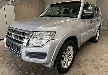 Mitsubishi Pajero 3.2 DI-D Basis*7 Sitzer*Navi*Klima