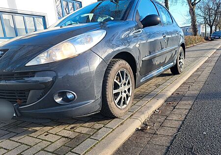 Peugeot 206 1.4 HDi FAP 70 Winterreifen in Felgen