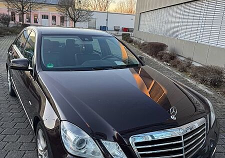 Mercedes-Benz E 250 CGI BlueEFFICIENCY - Scheckheftgepflegt