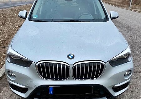 BMW X1 xDrive AHK silber Benzin SUV SHZ Allrad
