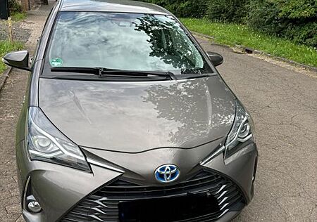 Toyota Yaris 1,5-l-VVT-i Hybrid CVT Team Deutschlan...