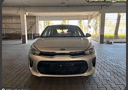 Kia Rio 1.0 TGDI Urban Ed. KAMERA. TEMPO. BT. LED