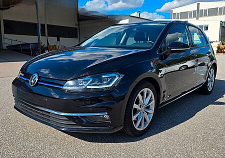 VW Golf Volkswagen 1.5 TSI Service Neu