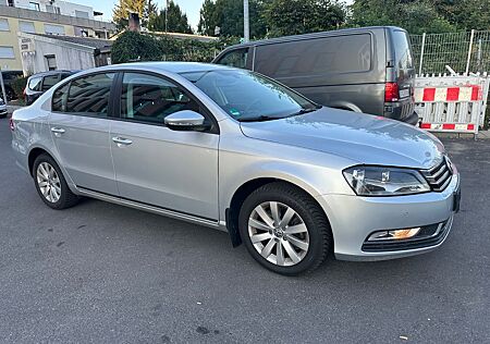 VW Passat Volkswagen Lim. Trend.*PDC*2-Zonen-Klima