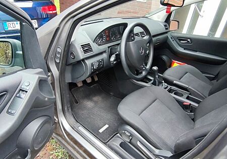 Mercedes-Benz A 160 BlueEfficiency SHZ Klima 72Tsd. km TÜV neu