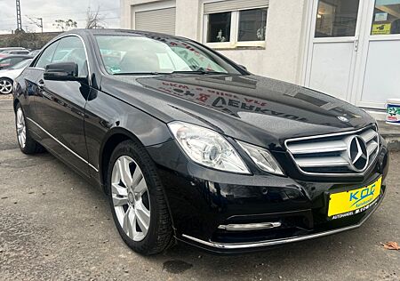 Mercedes-Benz E 200 Coupé BlueEFFICIENCY / 8-FACH / PDC /NAVI