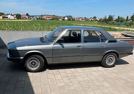 BMW 518