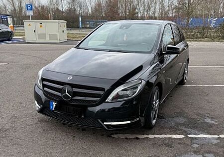 Mercedes-Benz 200 AMG Paket und Night Paket