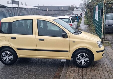 Fiat Panda 1.1 8V Active. Hü Neu