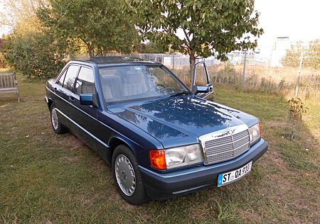 Mercedes-Benz 190 E 1.8 Nautikblau Unfallfrei Tüv-Neu