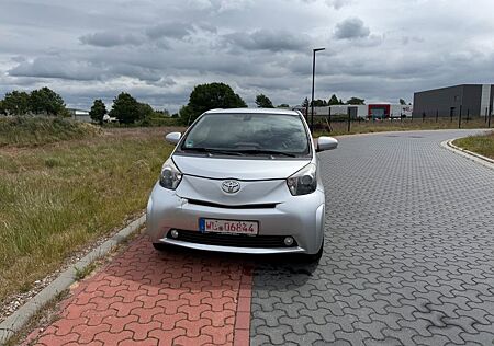 Toyota iQ +