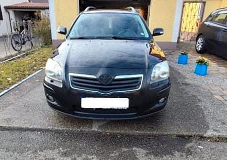 Toyota Avensis Combi Executive 2,2-l-D-CAT Executive
