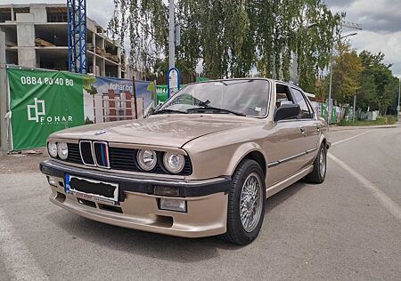 BMW 323