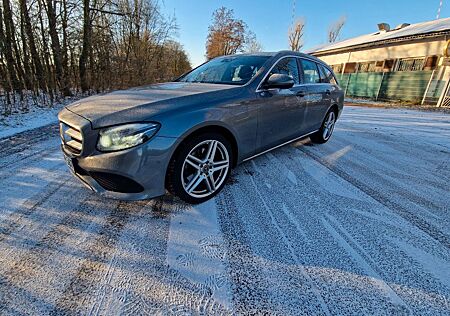 Mercedes-Benz E 220 d 4MATIC T Autom. -