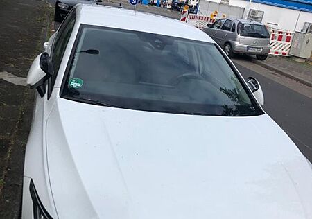 VW Golf Volkswagen 1.0 eTSI OPF 81kW DSG Life Life