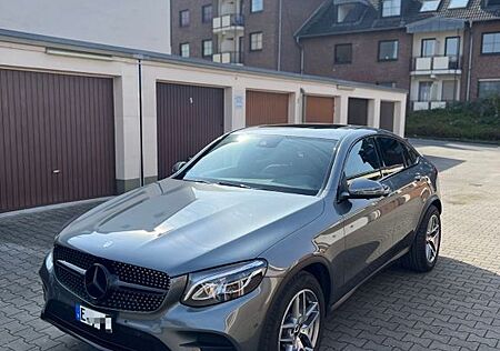 Mercedes-Benz GLC 220 d 4MATIC AMG Line Coupé / 360 / AHK Pano