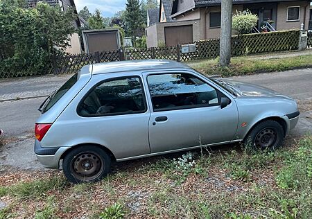 Ford Fiesta 1.3 44 kW - knapp 65000 km, Bj 2000