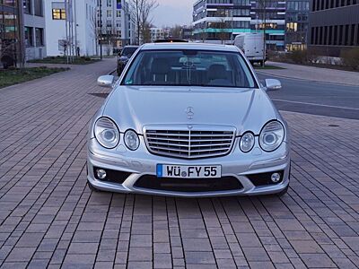 Mercedes-Benz E 500 4MATIC AMG Paket