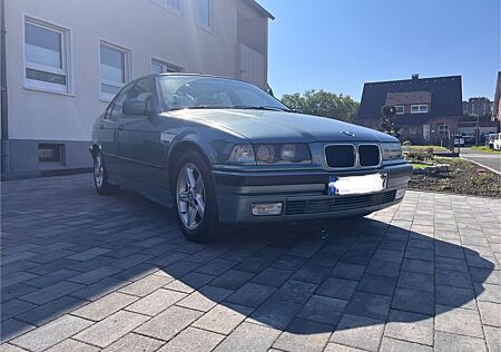 BMW 320i