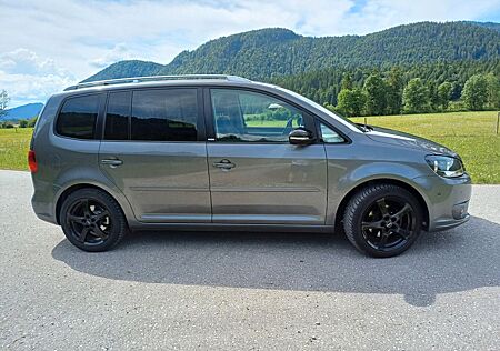 VW Touran Volkswagen 1.6 TDI Highline Automatik TÜVneu