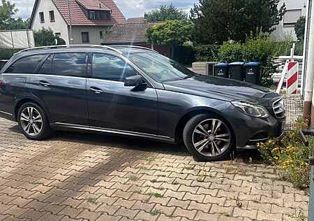 Mercedes-Benz 220