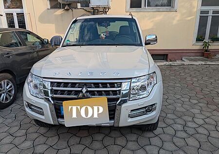 Mitsubishi Pajero 3,2 DI-D 4WD "TOP" Webasto OME