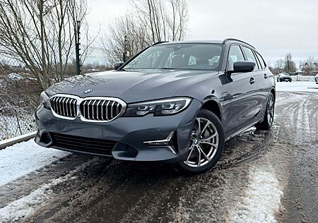 BMW 330e Touring Luxury-PANO-AHK-SzH-MemSeats